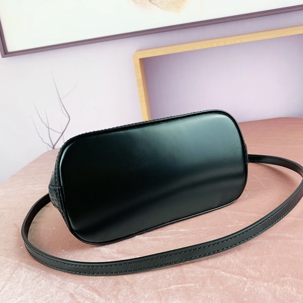 ルイヴィトンバッグ着用イメージ